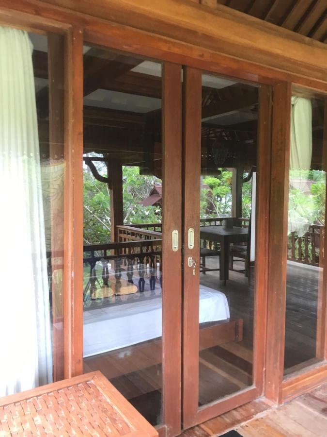 The Exile Sunset Bar & Bungalow Bed & Breakfast *