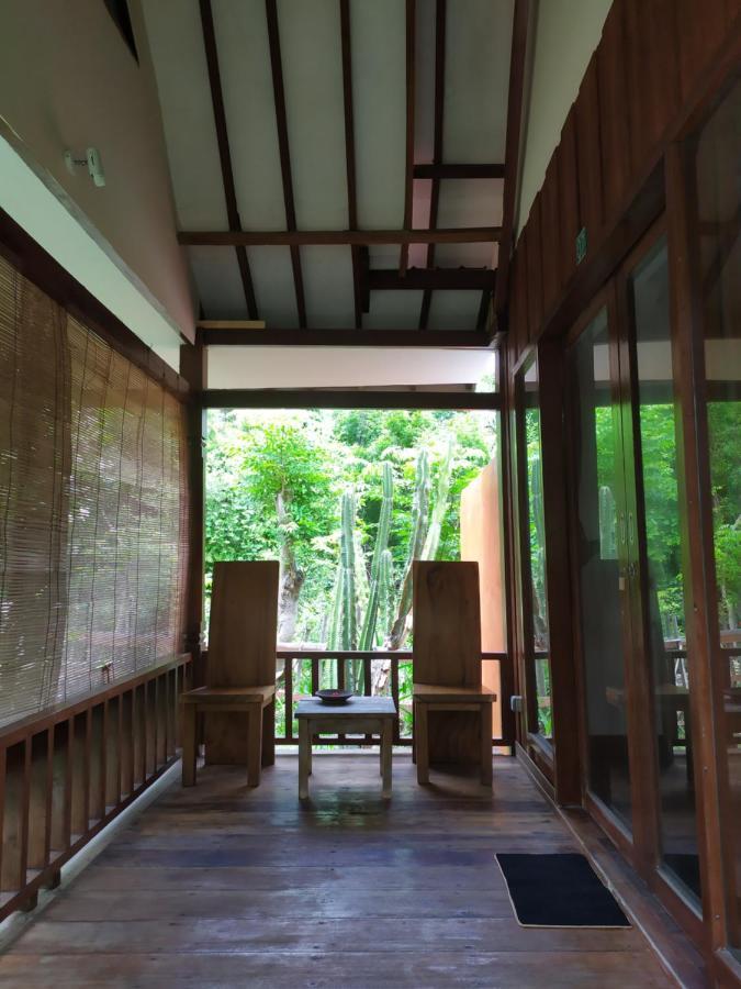 The Exile Sunset Bar & Bungalow Bed & Breakfast