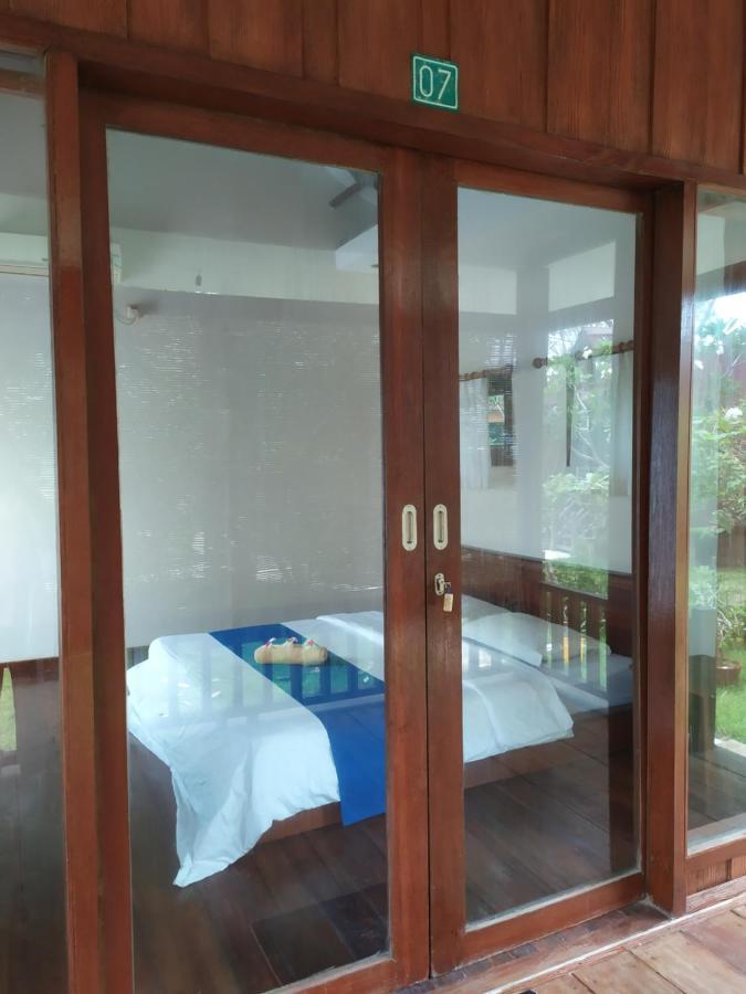 The Exile Sunset Bar & Bungalow Bed & Breakfast *