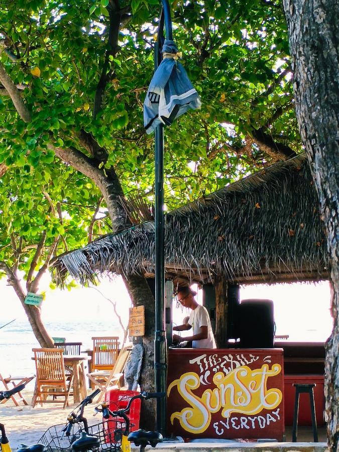 The Exile Sunset Bar & Bungalow Gili Trawangan