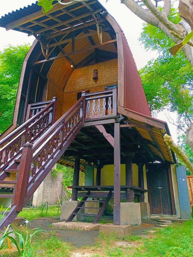 The Exile Sunset Bar & Bungalow Bed & Breakfast